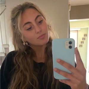 Meet your Posher, Adrianna